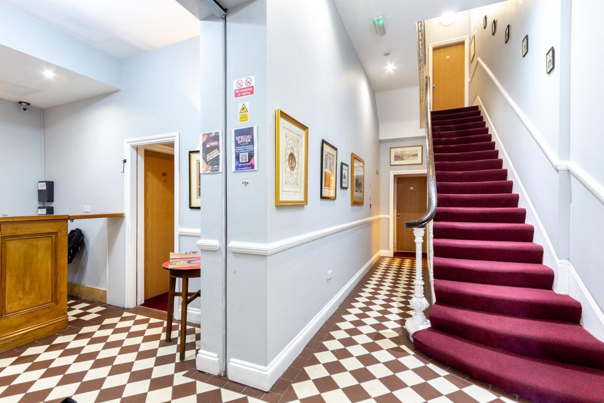 Coronation Hotel Лондон Екстериор снимка