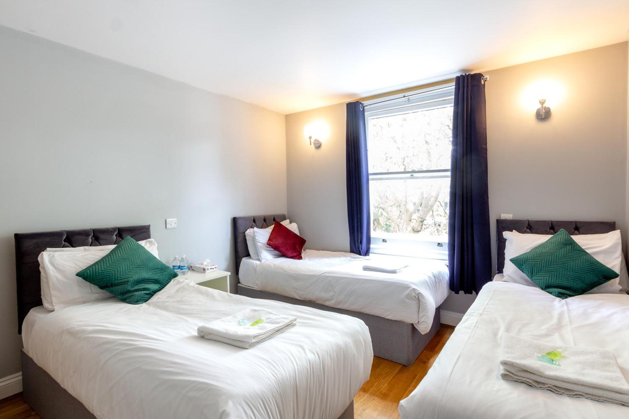 Coronation Hotel Лондон Екстериор снимка