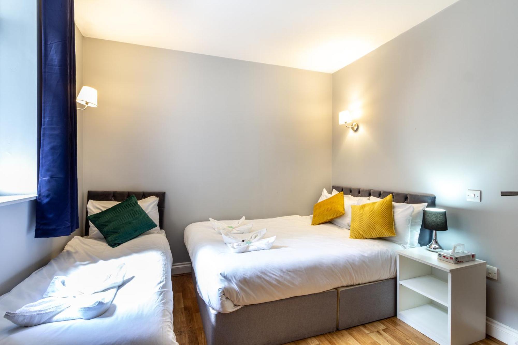 Coronation Hotel Лондон Екстериор снимка
