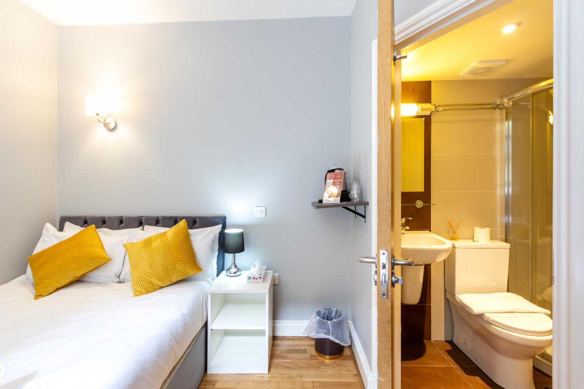 Coronation Hotel Лондон Екстериор снимка