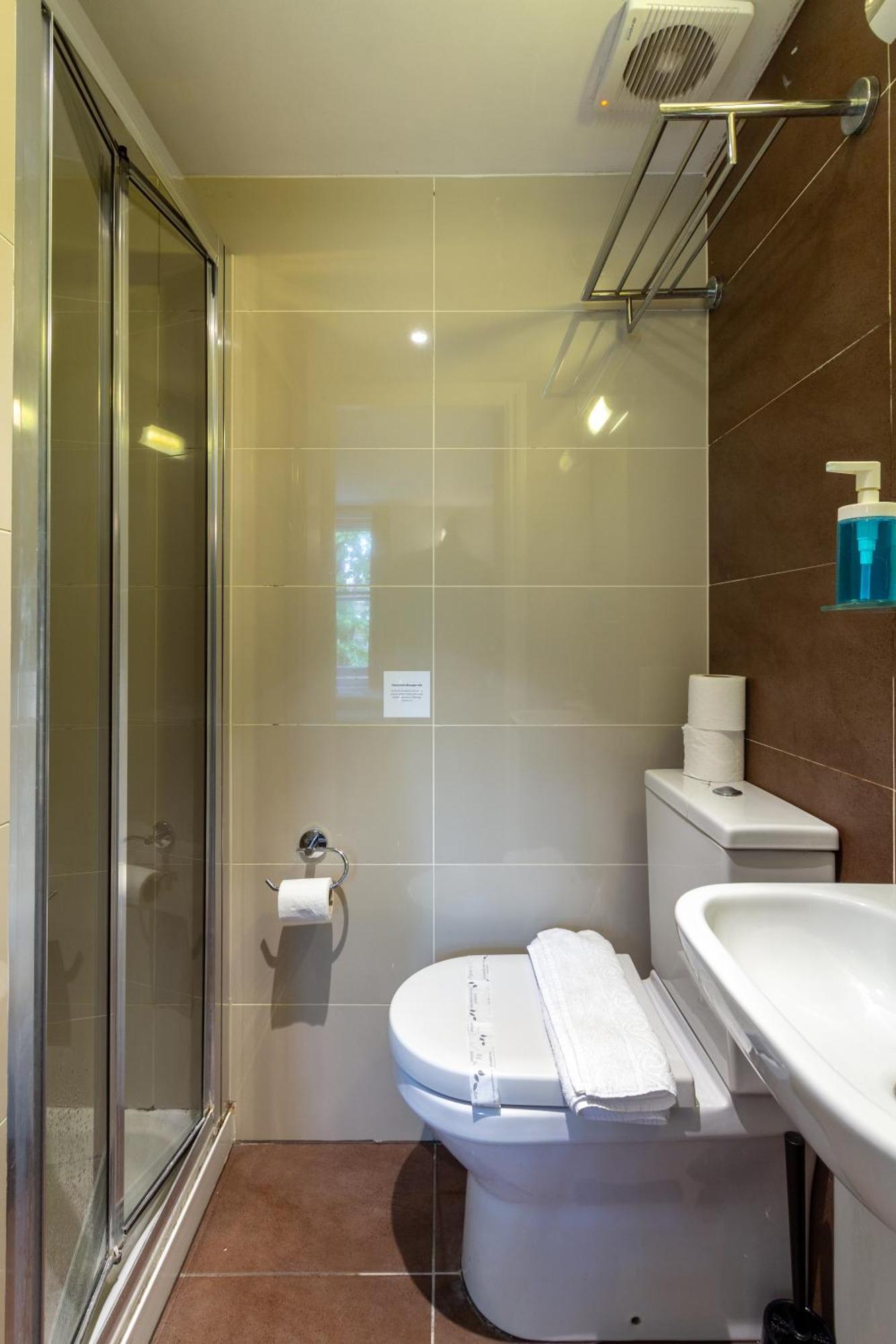 Coronation Hotel Лондон Екстериор снимка