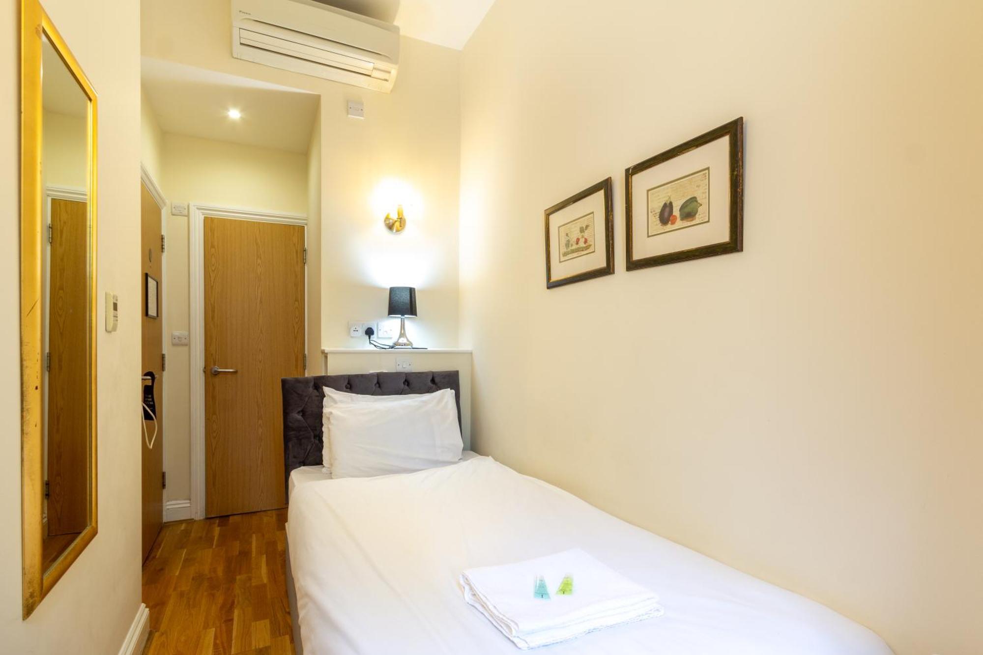 Coronation Hotel Лондон Екстериор снимка