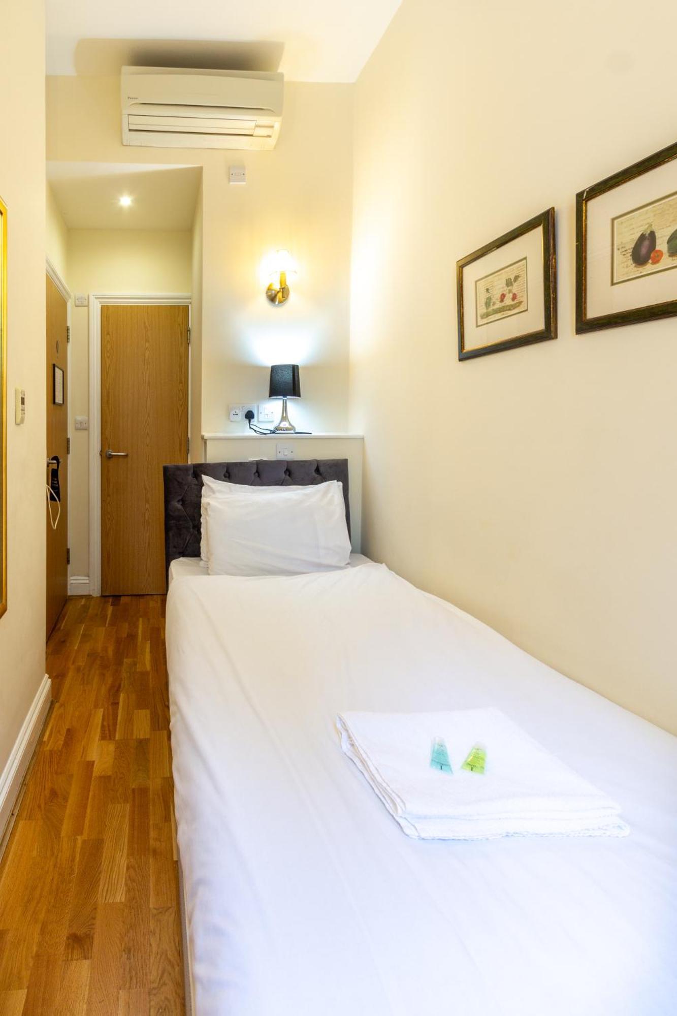 Coronation Hotel Лондон Екстериор снимка