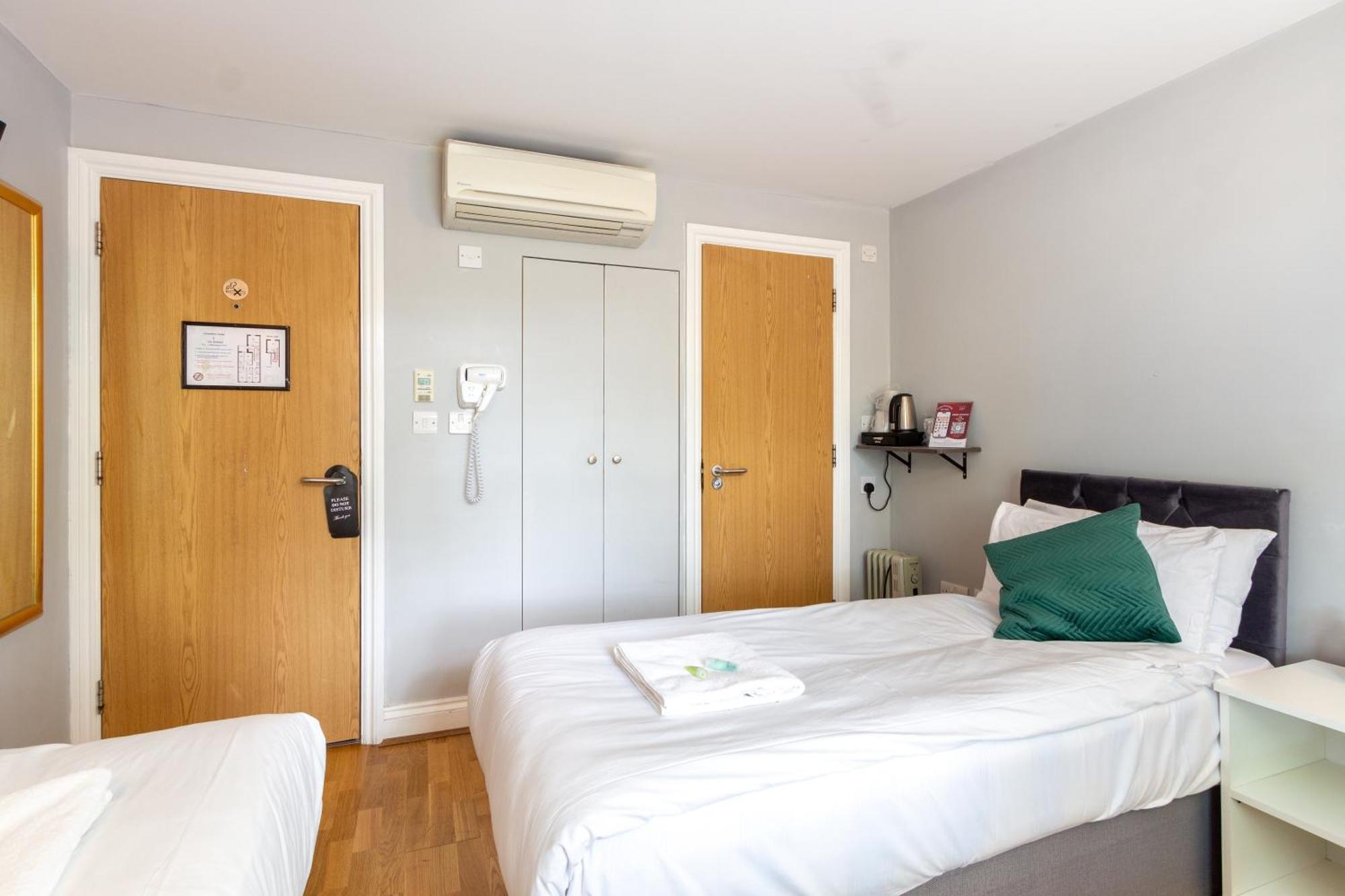 Coronation Hotel Лондон Екстериор снимка