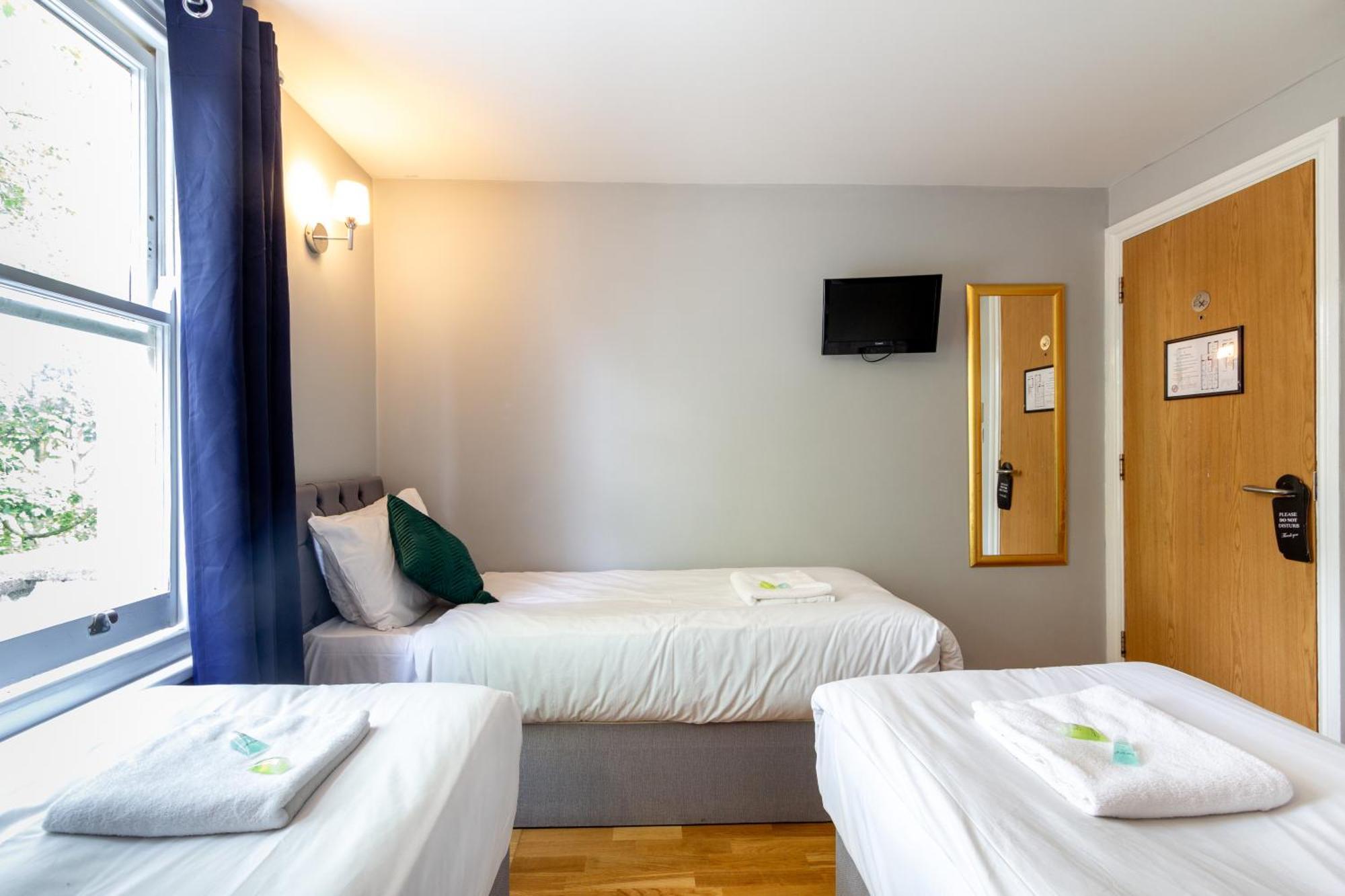 Coronation Hotel Лондон Екстериор снимка