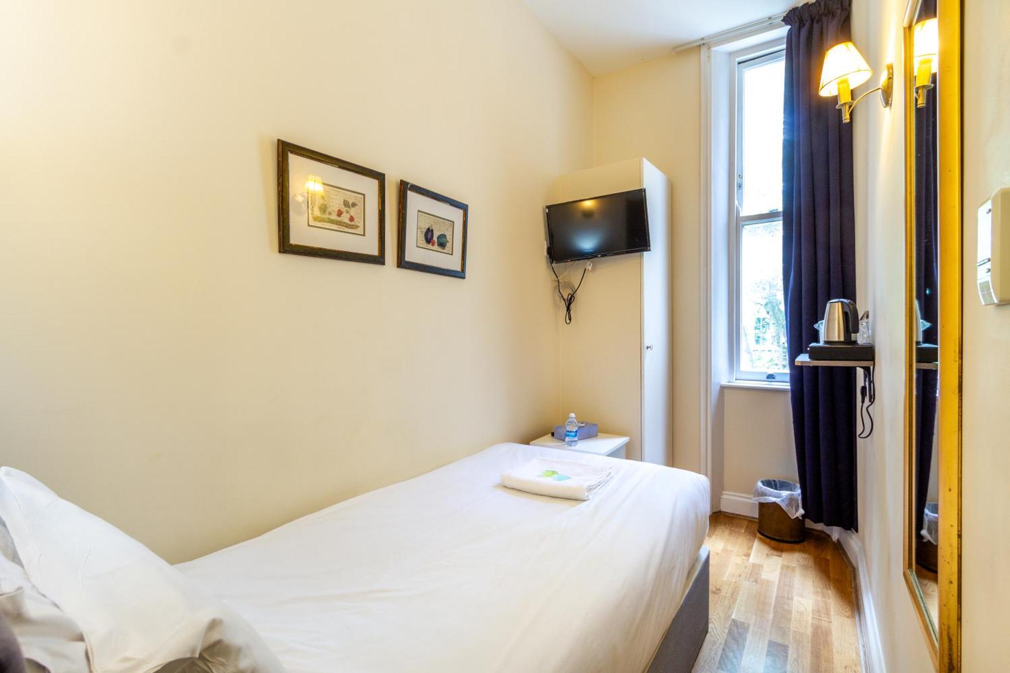 Coronation Hotel Лондон Екстериор снимка