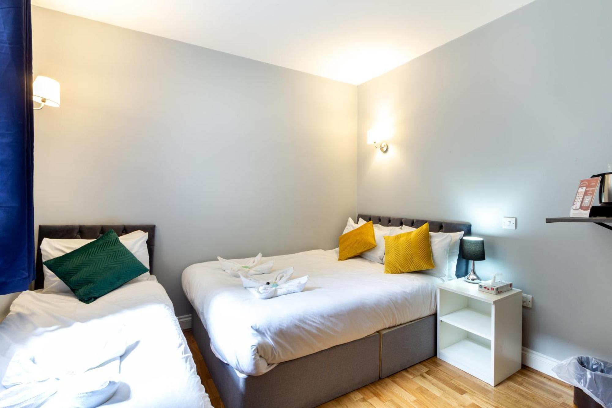 Coronation Hotel Лондон Екстериор снимка